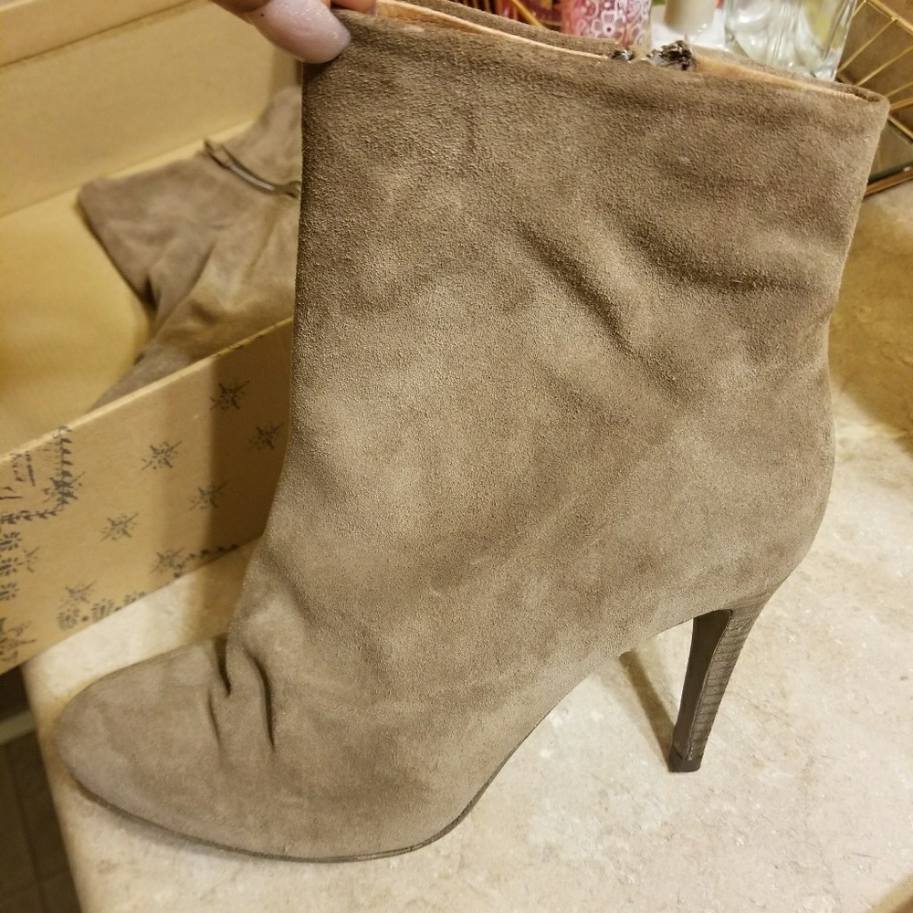 Shoes - Picture 4 of 4